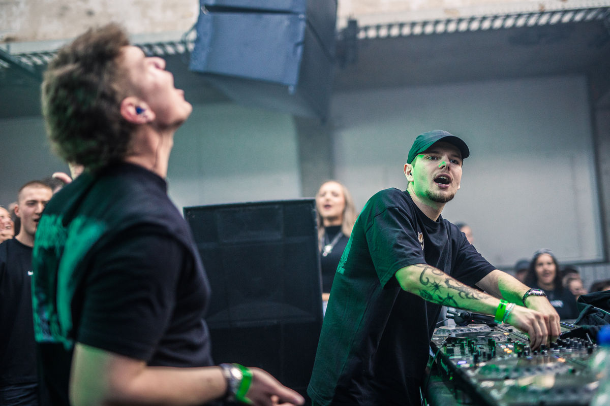 Loading... just a sec